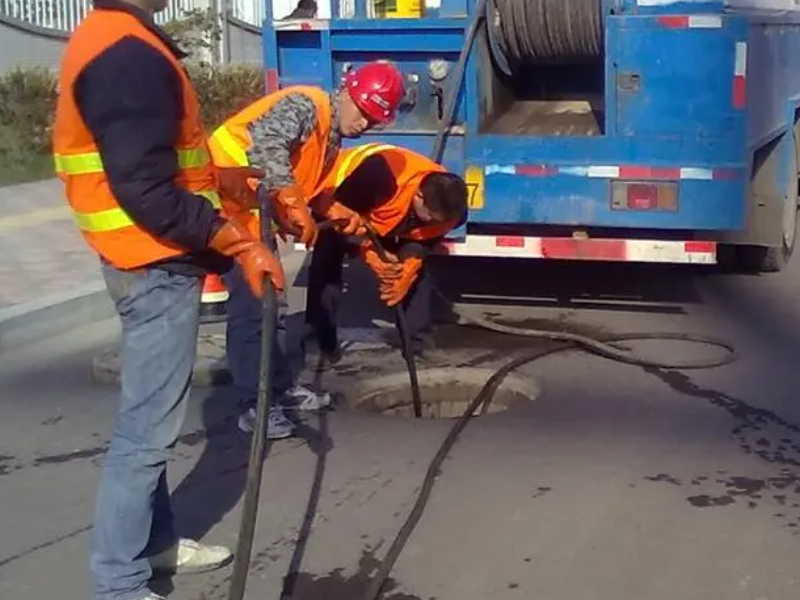 昆明市北京路地铁站附近市政管道清淤抽污水抽泥浆